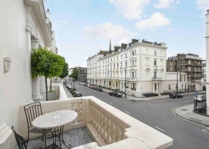 Stunning Grand 2 Bed, 2 Bath Apartment,