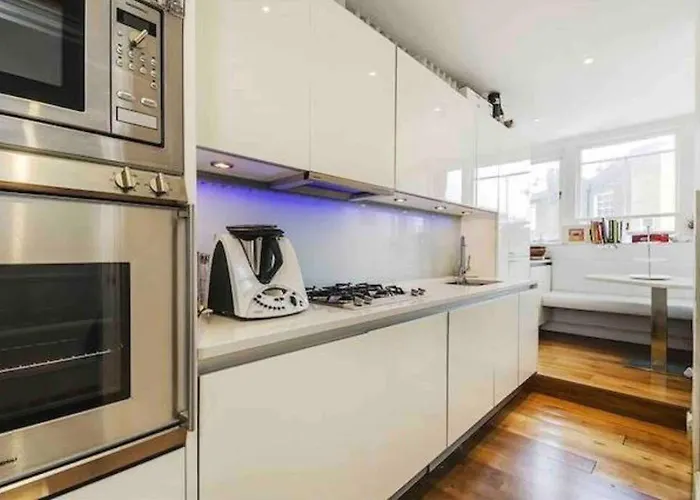 Stunning Grand 2 Bed, 2 Bath Apartment,